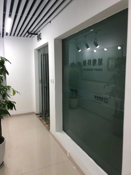 计算机软硬件开发,销售并提供技术咨询,技术服务,技术转让;网络技术